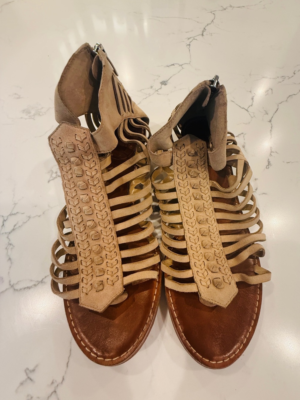 Vince Camuto Beige Suede Strappy Gladiator Sandals size 8